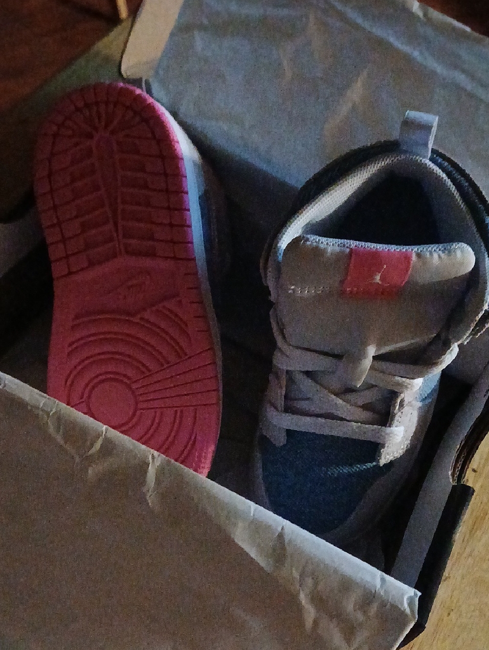 Jordan AJ 1 Mid - Picture 2 of 5
